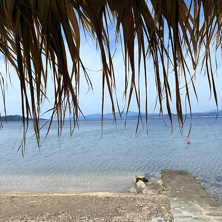 Сasa de vacaciones Seafront House, Private Beach, Sunset View, Diliso