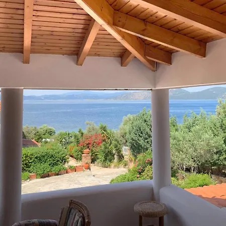 Сasa de vacaciones Seafront House, Private Beach, Sunset View, Diliso Vathirrevma