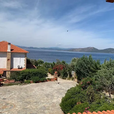 Сasa de vacaciones Seafront House, Private Beach, Sunset View, Diliso Vathirrevma