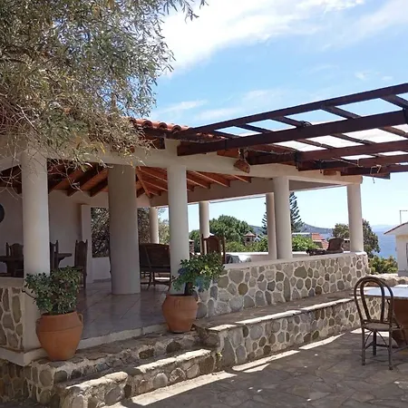 Seafront House, Private Beach, Sunset View, Diliso Сasa de vacaciones Vathirrevma